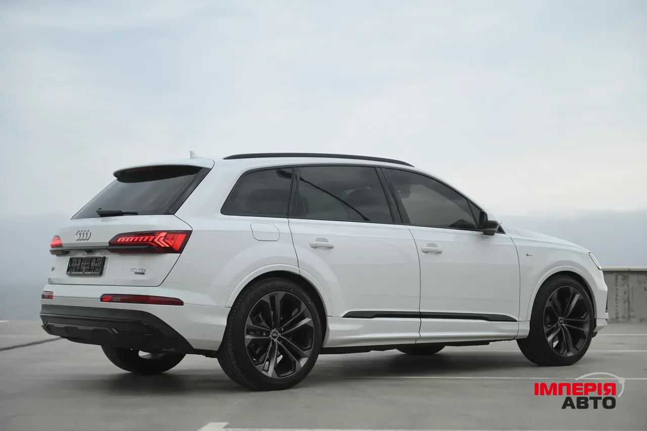 Audi Q7 - фото 8