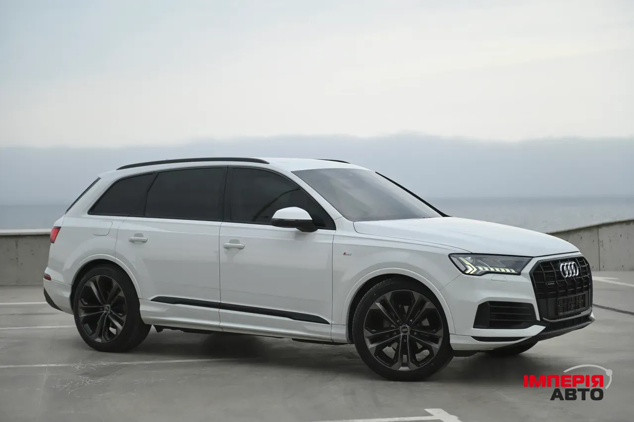 Audi Q7 - фото 17