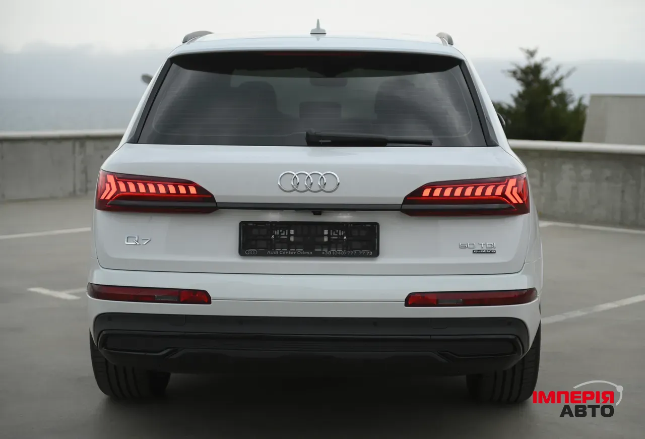 Audi Q7 - фото 11