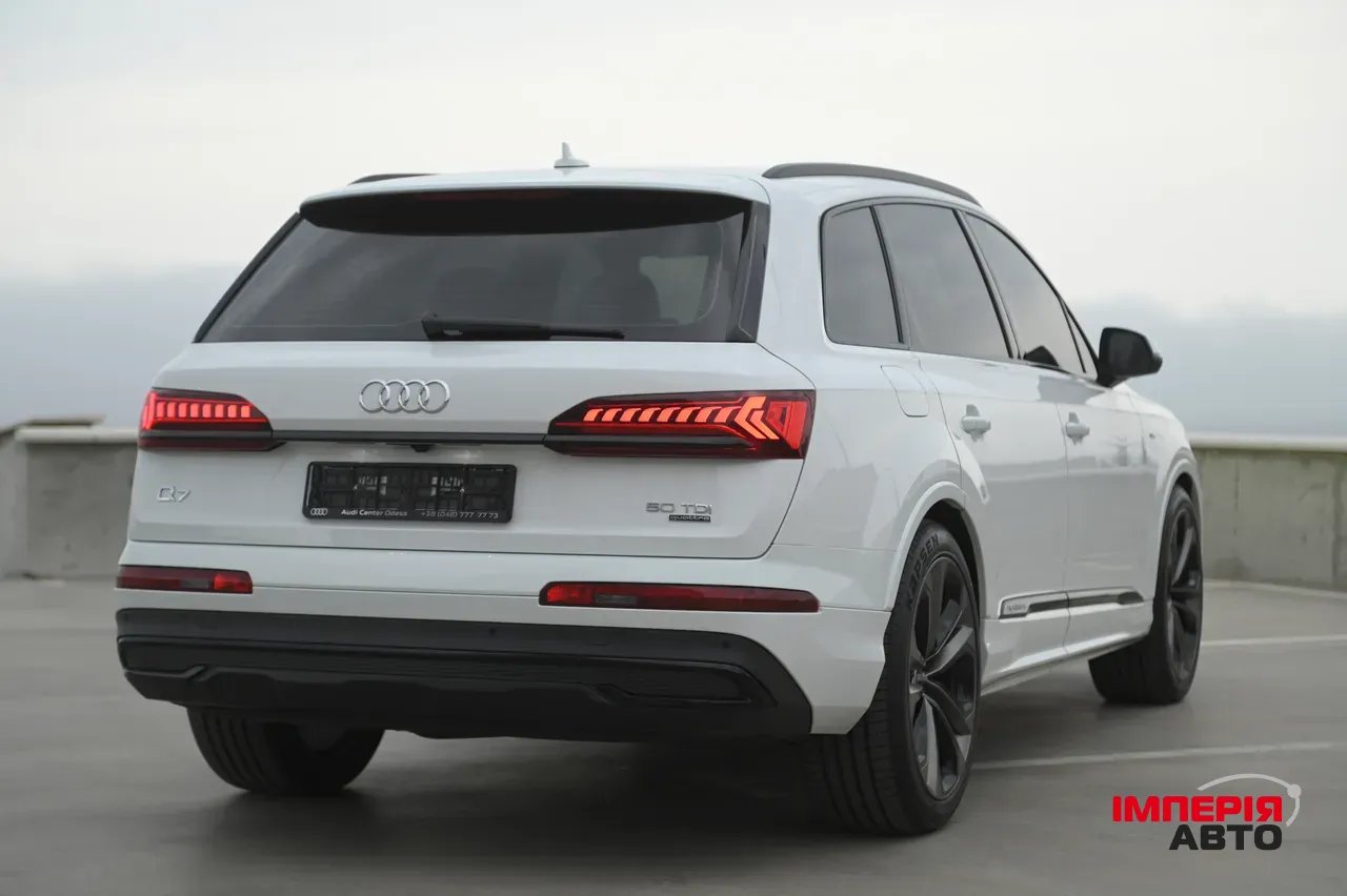 Audi Q7 - фото 9