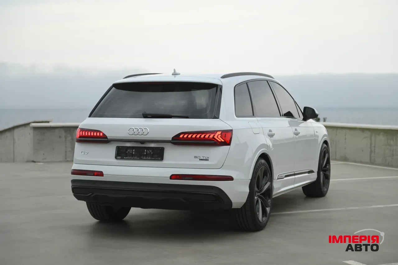 Audi Q7 - фото 13