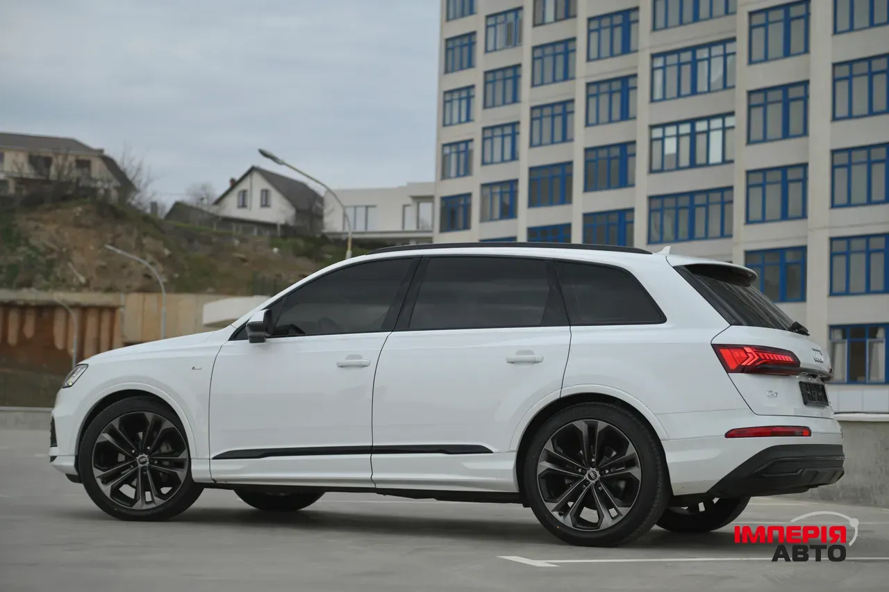Audi Q7 - фото 19
