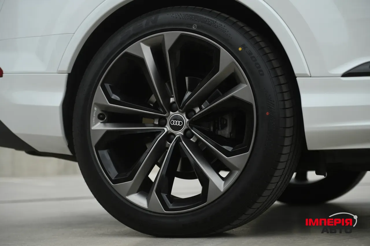 Audi Q7 - фото 14