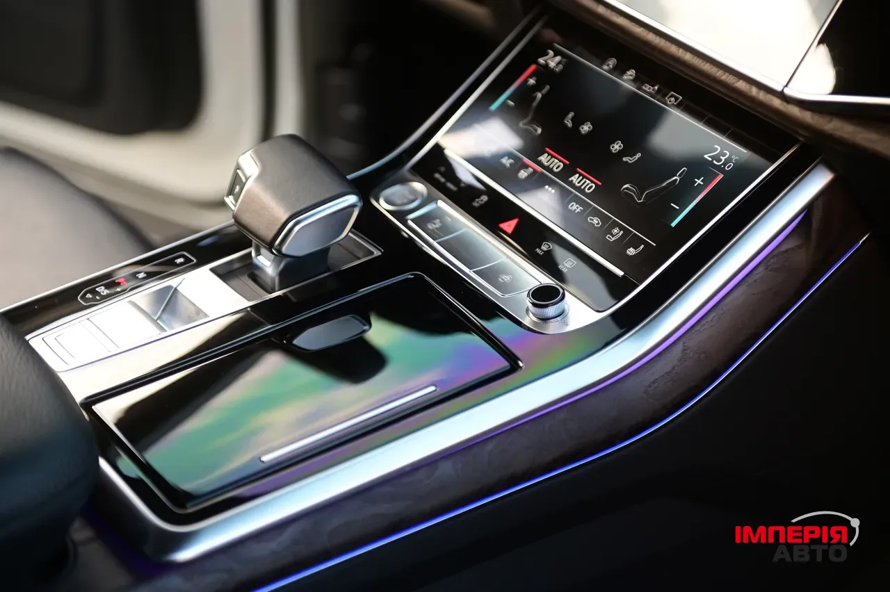 Audi Q7 - фото 39