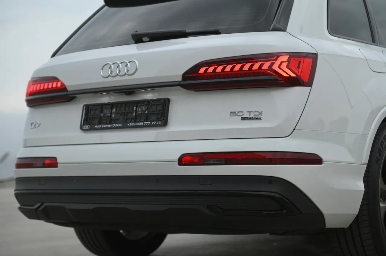 Audi Q7 - фото 10