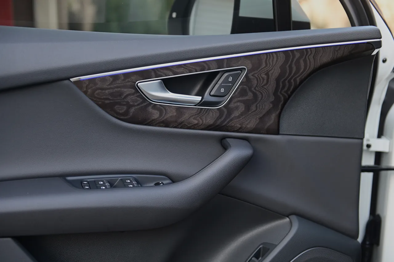 Audi Q7 - фото 23