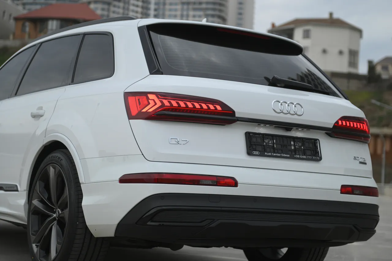 Audi Q7 - фото 21