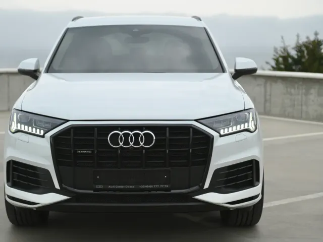 Audi Q7 - фото 5