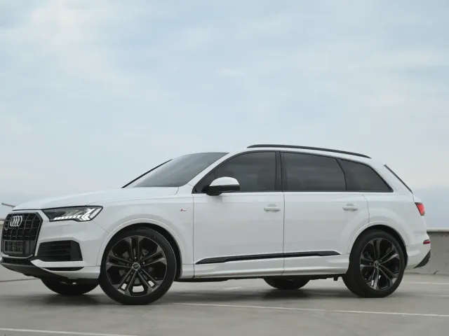 Audi Q7 - фото 3