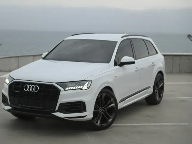 Audi Q7 - фото 2