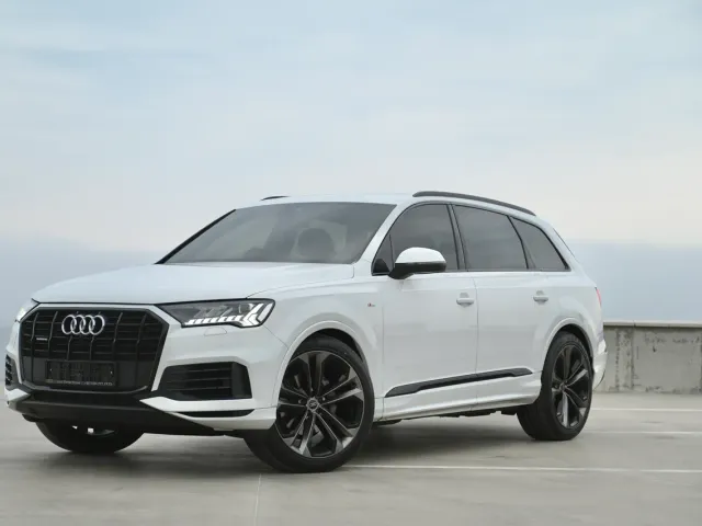 Audi Q7 - фото 1