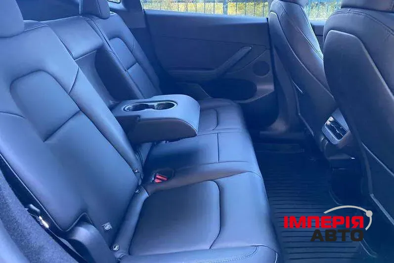 Tesla Model Y - фото 11