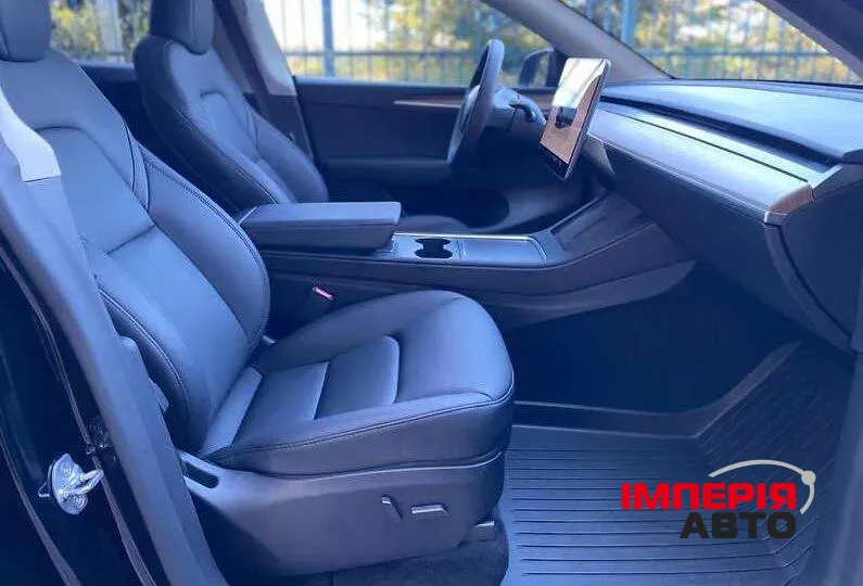 Tesla Model Y - фото 12