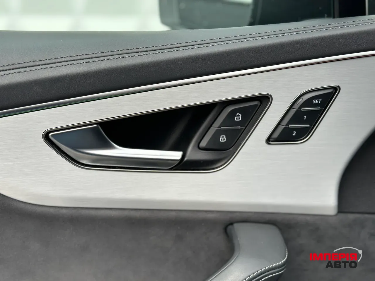 Audi Q7 - фото 21