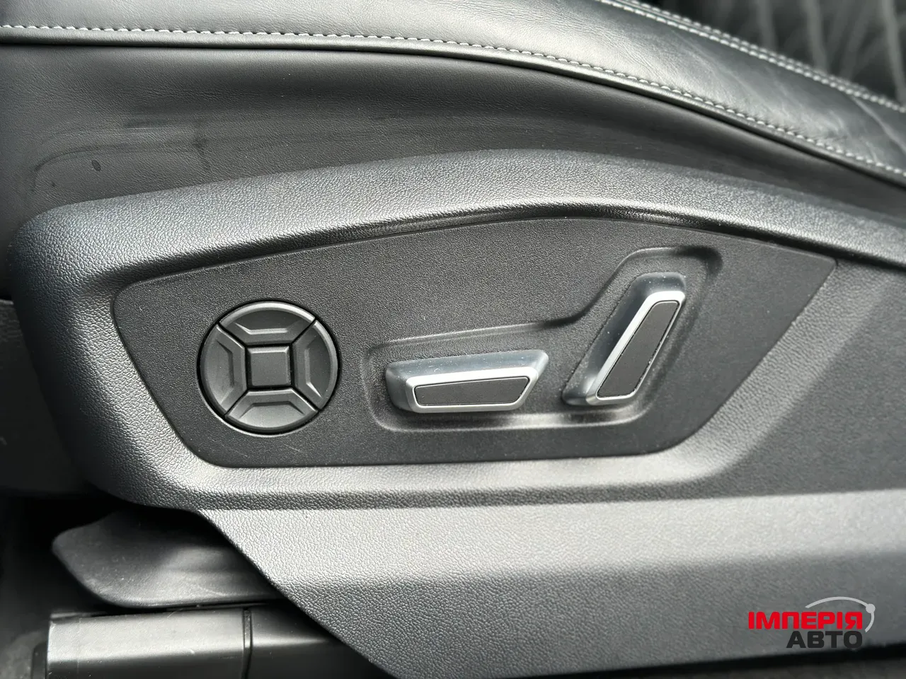 Audi Q7 - фото 27