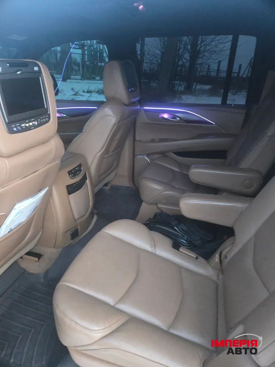 Cadillac Escalade - фото 36