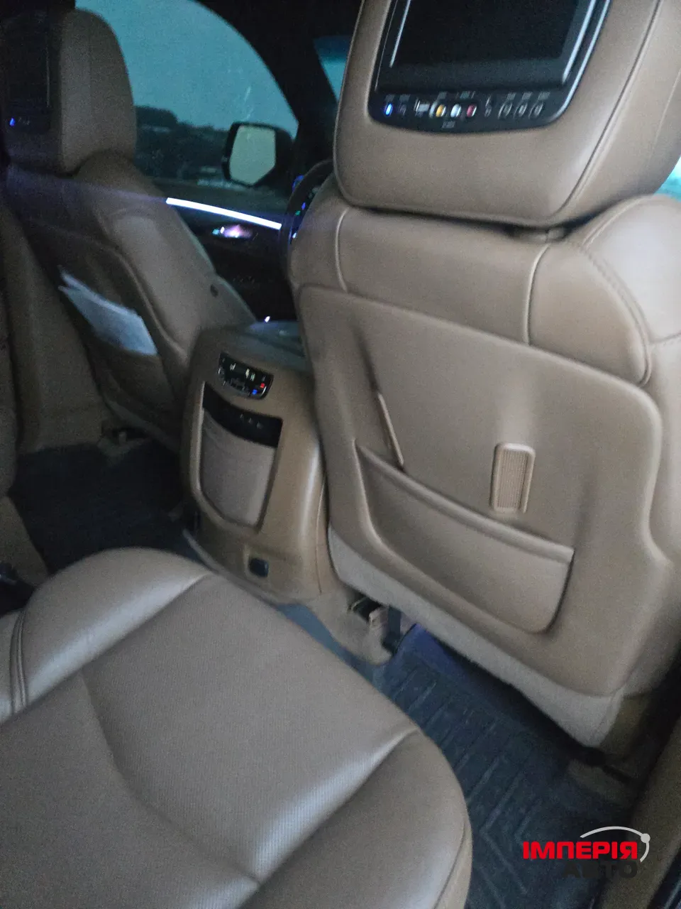 Cadillac Escalade - фото 28