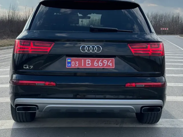 Audi Q7 - фото 5