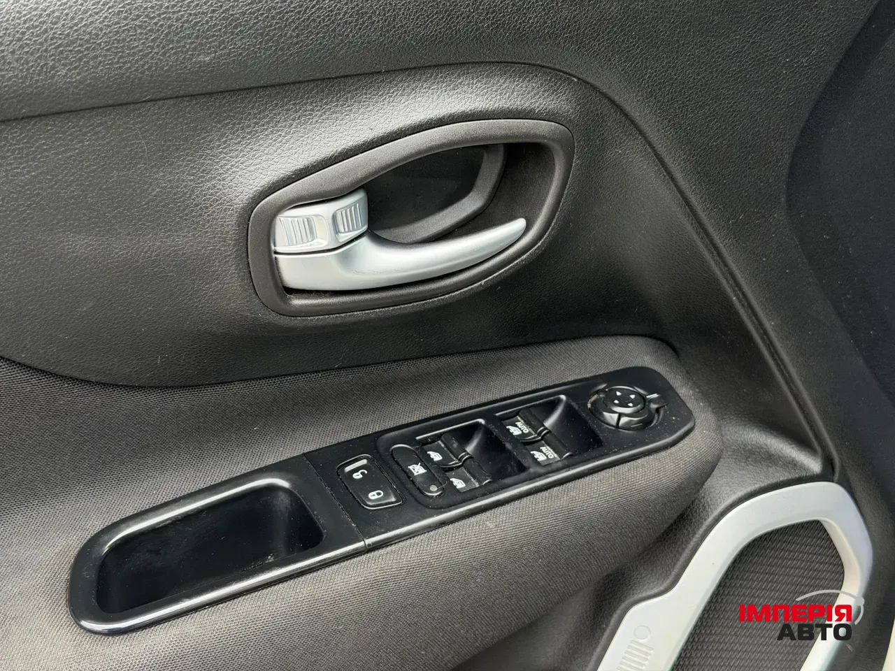 Jeep Renegade - фото 39