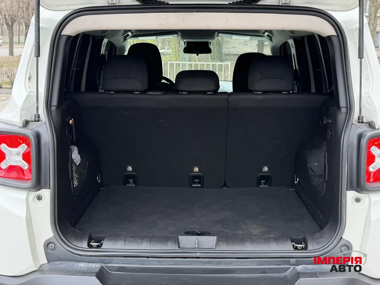 Jeep Renegade - фото 12