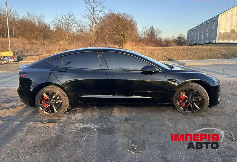 Tesla Model 3 - фото 5