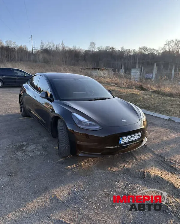 Tesla Model 3 - фото 2