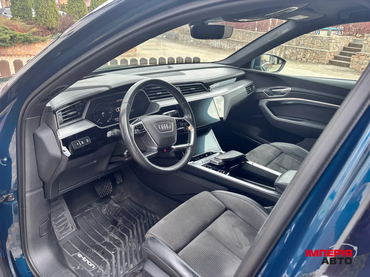 Audi e-tron - фото 8