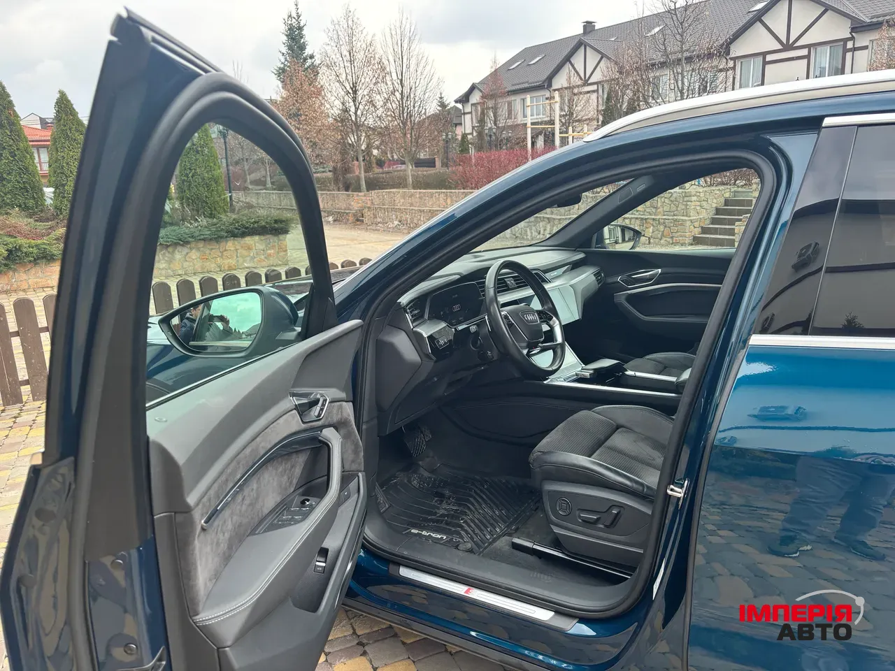 Audi e-tron - фото 7
