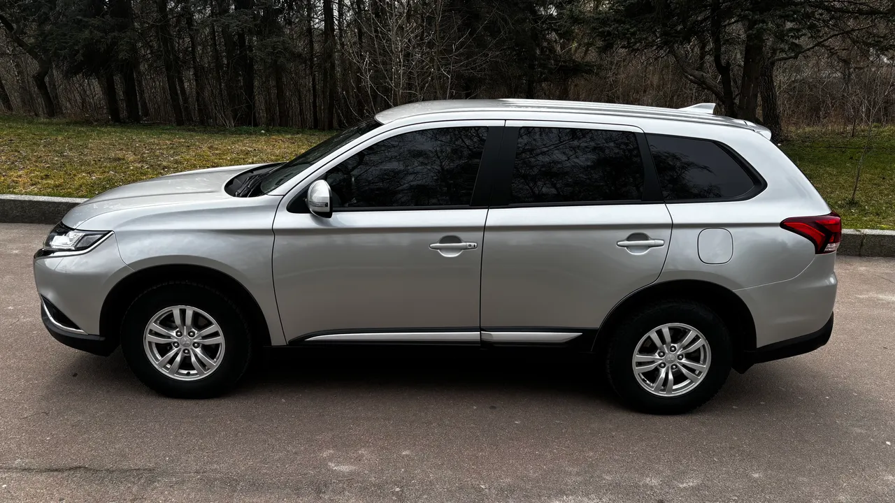 Mitsubishi Outlander - фото 2