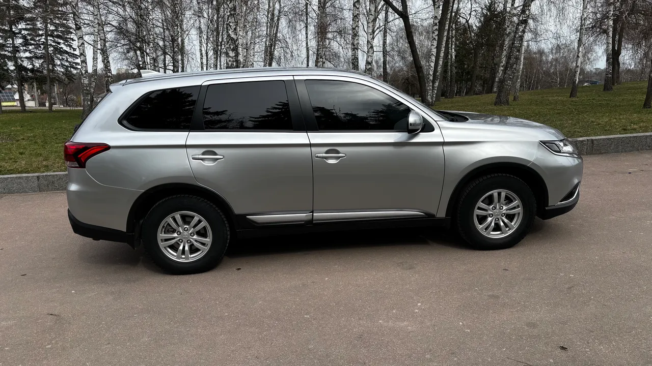 Mitsubishi Outlander - фото 5