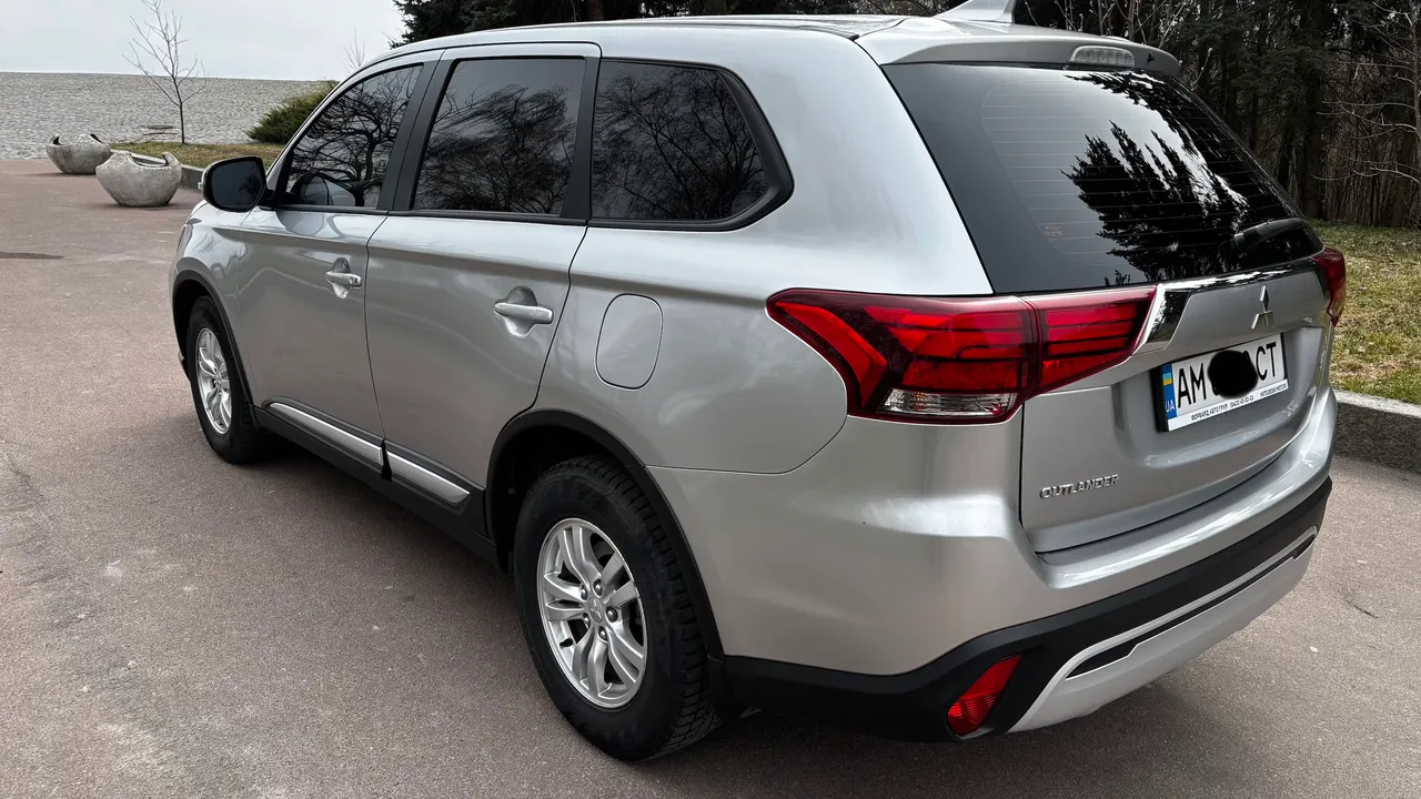 Mitsubishi Outlander - фото 3
