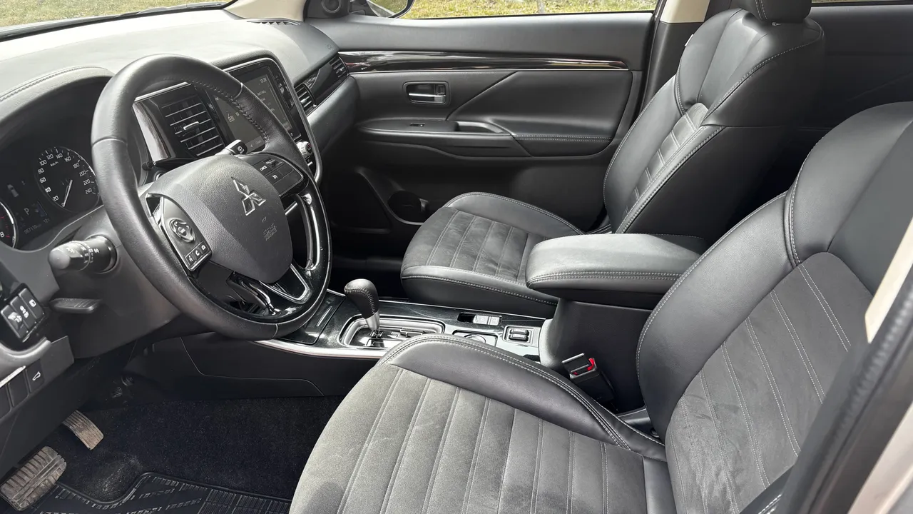 Mitsubishi Outlander - фото 16