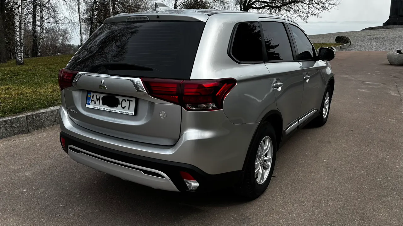Mitsubishi Outlander - фото 4
