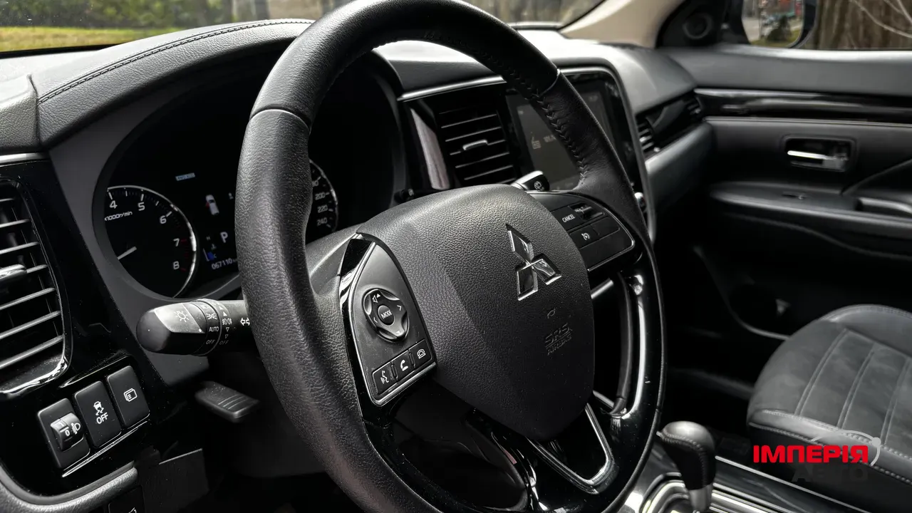 Mitsubishi Outlander - фото 11