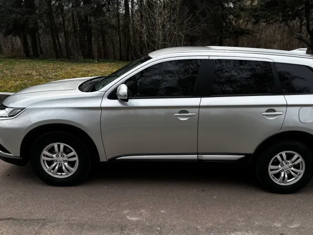 Mitsubishi Outlander - фото 2
