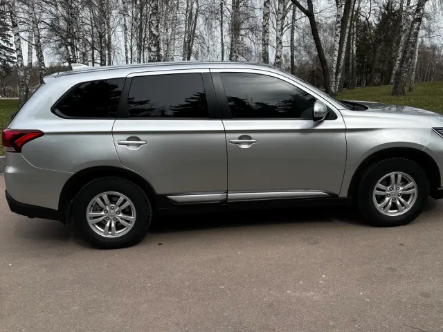 Mitsubishi Outlander - фото 5