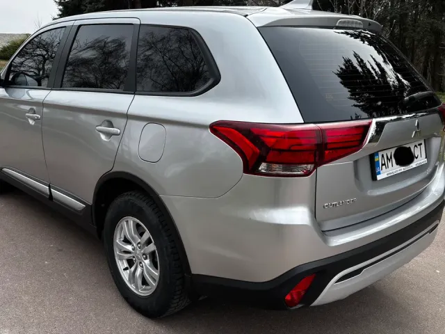 Mitsubishi Outlander - фото 3