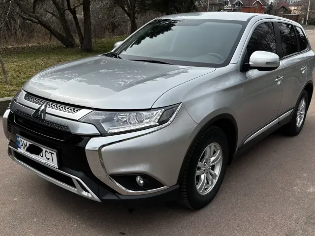Mitsubishi Outlander - фото 1