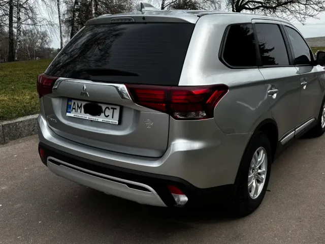 Mitsubishi Outlander - фото 4