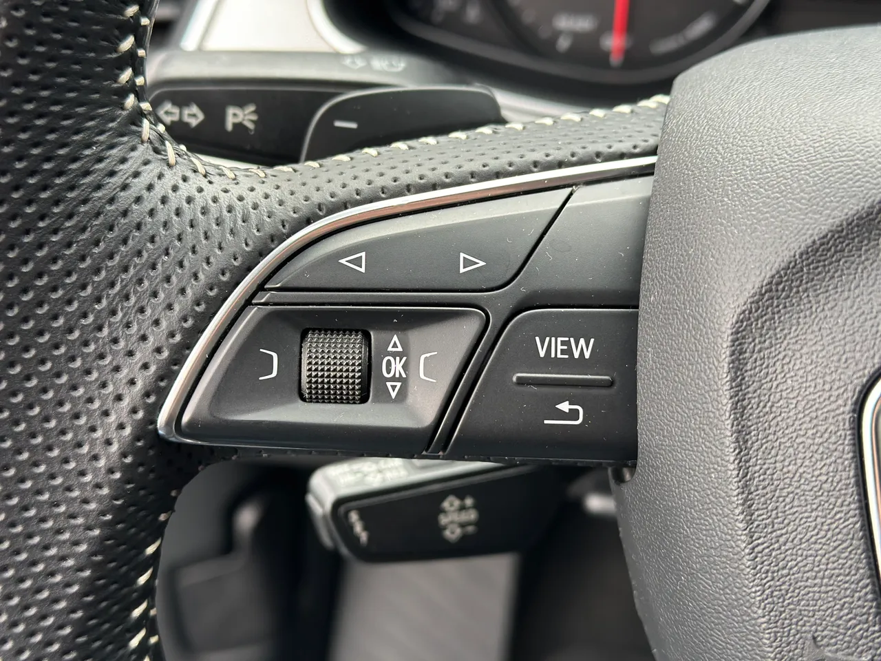 Audi Q7 - фото 24