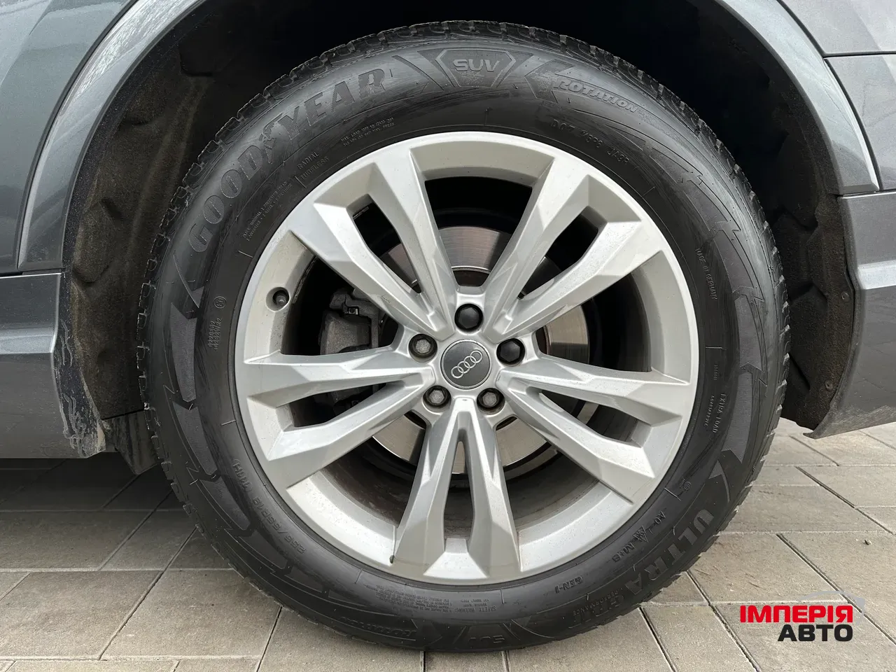 Audi Q7 - фото 14