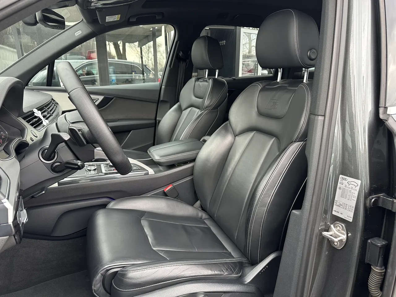 Audi Q7 - фото 18