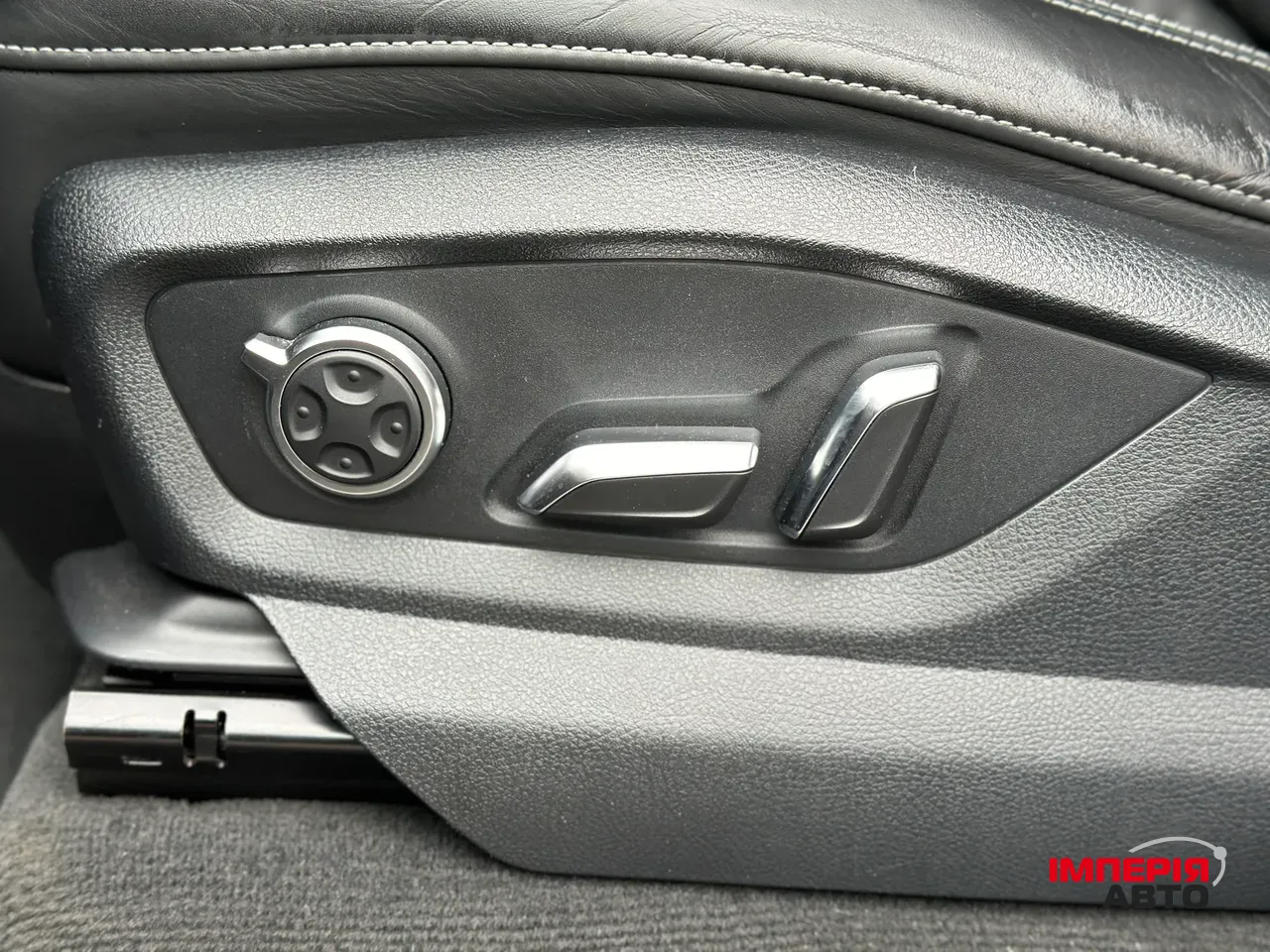 Audi Q7 - фото 19