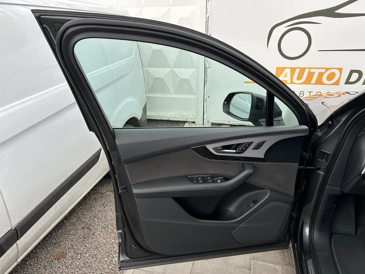 Audi Q7 - фото 15