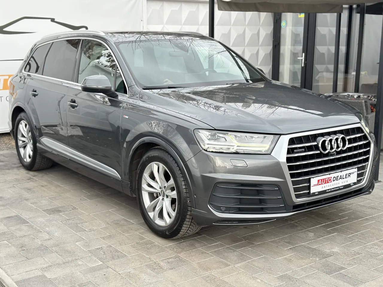 Audi Q7 - фото 13