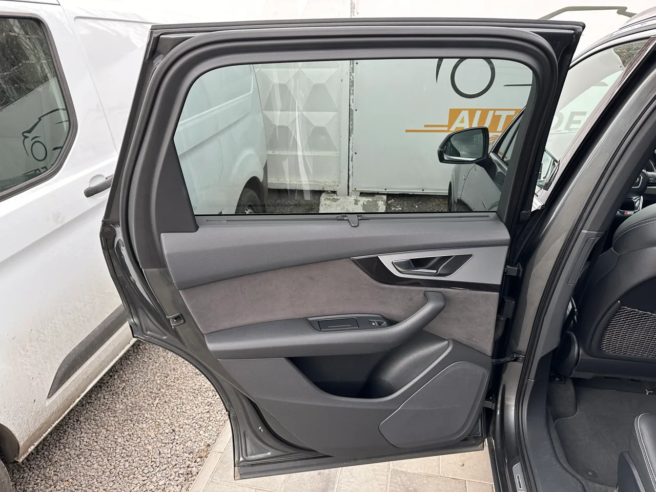 Audi Q7 - фото 34
