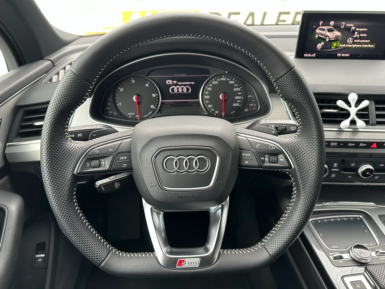 Audi Q7 - фото 23