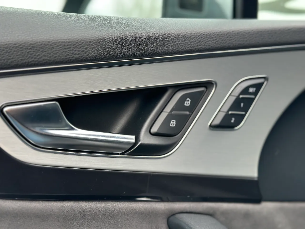 Audi Q7 - фото 16