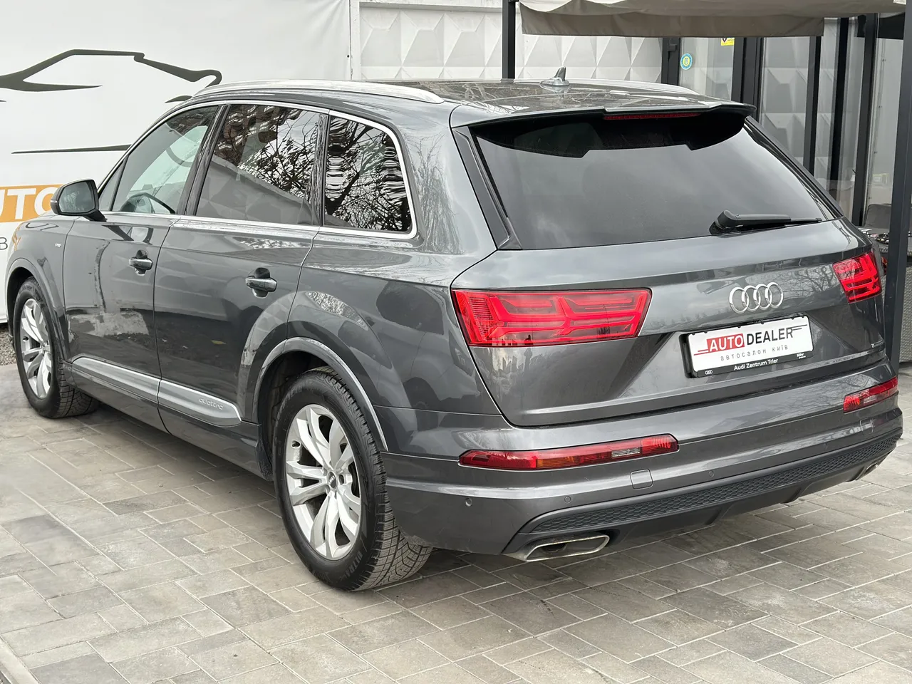 Audi Q7 - фото 9