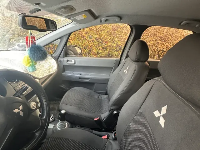 Mitsubishi Colt - фото 5
